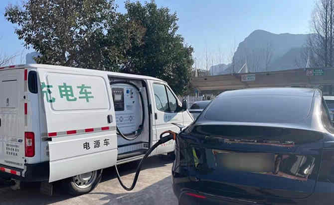 鲁甸汽车搭电
